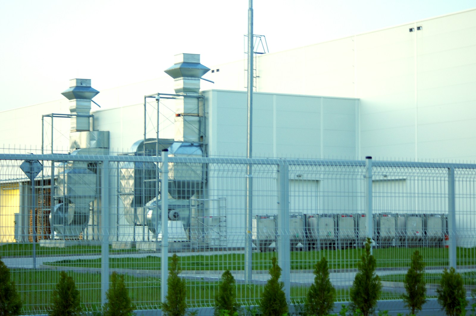 Ticari bina dışında büyük havalandırma ve klima santrali üniteleri